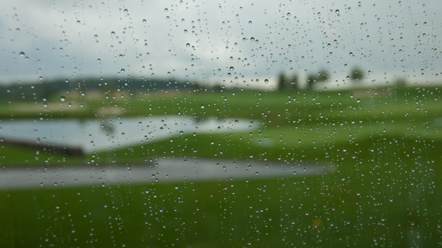 【雨ゴルフ対策】梅雨時など雨の日に用意しておきたいアイテム5つ!